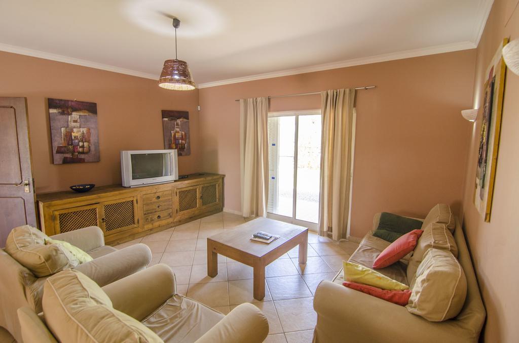 Villa Anita Quarteira Bagian luar foto
